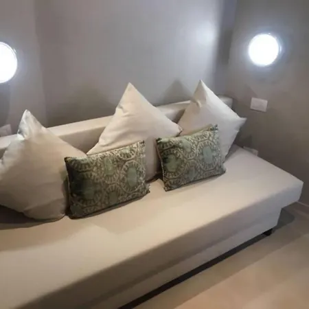 New 2 Bedrooms Apartment With Ac In Duomo Designed By Caccia *