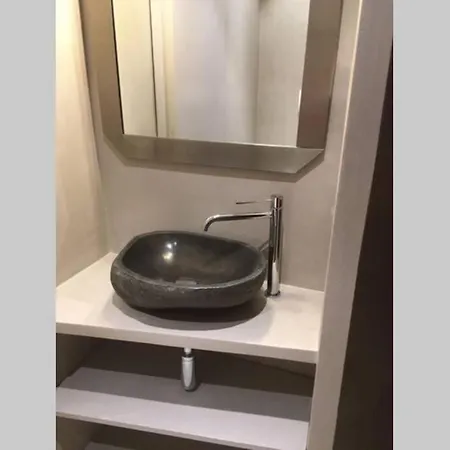 New 2 Bedrooms Apartment With Ac In Duomo Designed By Caccia Lägenhet *