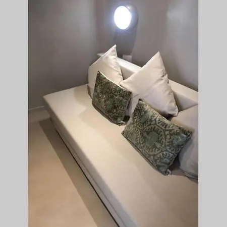 Lägenhet New 2 Bedrooms Apartment With Ac In Duomo Designed By Caccia *