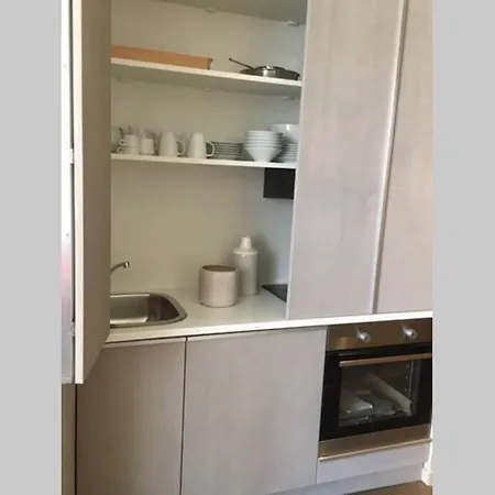 New 2 Bedrooms Apartment With Ac In Duomo Designed By Caccia Lägenhet *