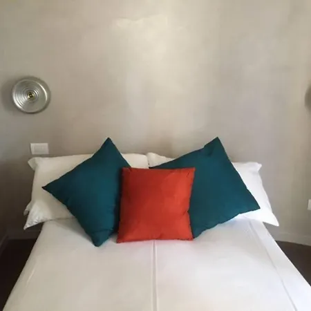 New 2 Bedrooms Apartment With Ac In Duomo Designed By Caccia Lägenhet Milano